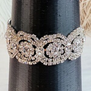 Gorgeous vintage silvertone bling lightweight wide tennis bracelet